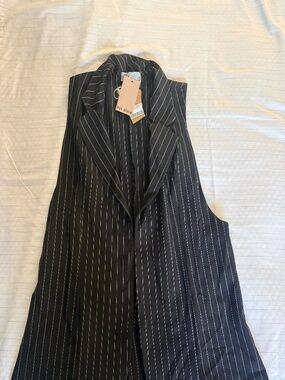 Black and white striped short sleeve vest size L